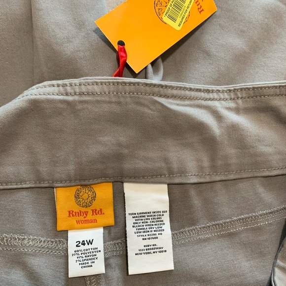 NWT Ruby Rd. Women’s Pants Plus Size 24W Taupe Stretch Pull-On Style Minimalist‎ - Picture 5 of 6